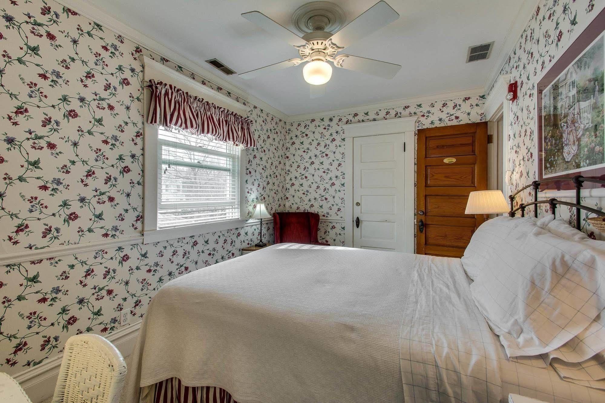 Harrison House Bed & Breakfast เนเปอร์วิลล์ ภายนอก รูปภาพ
