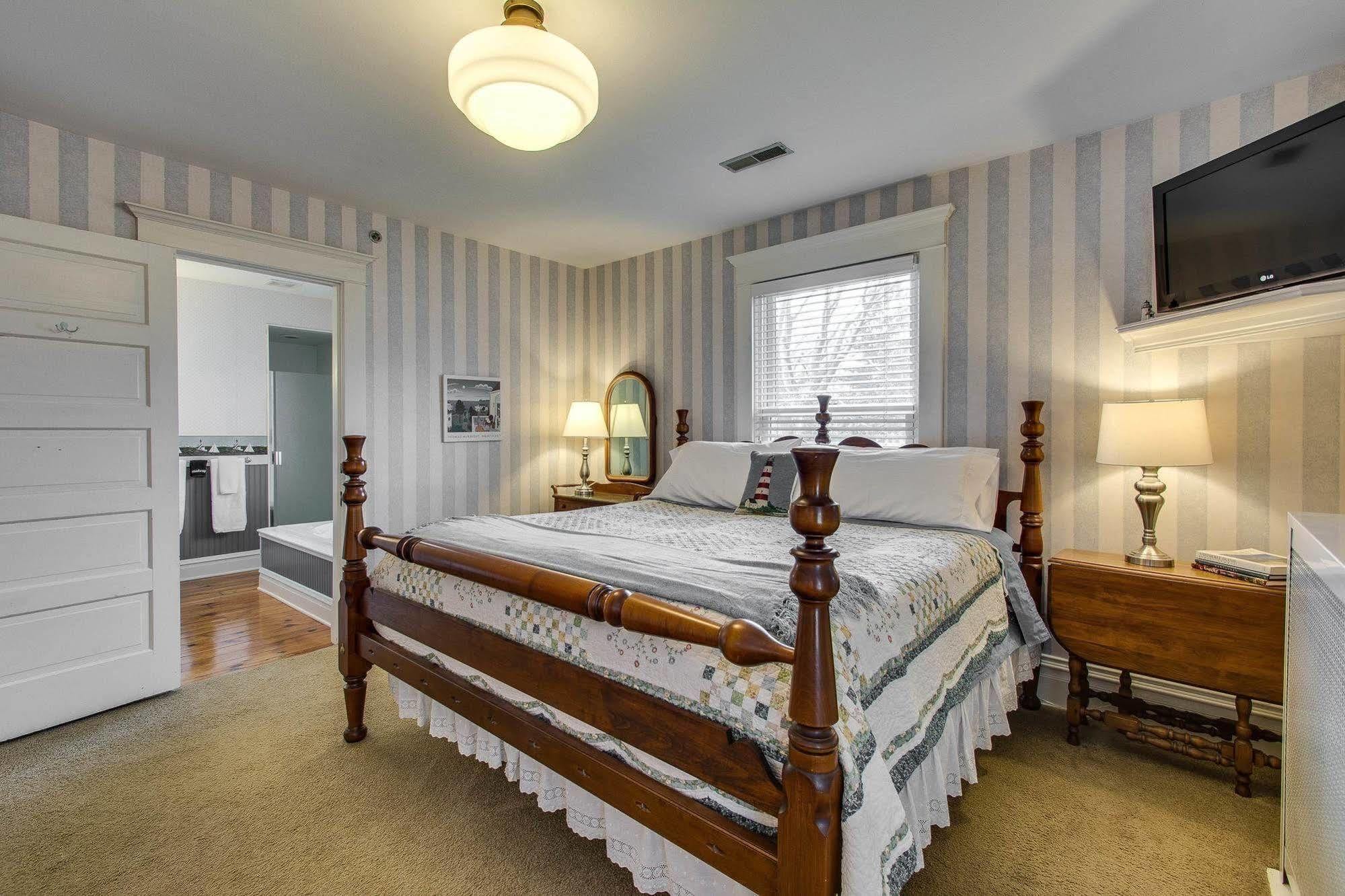 Harrison House Bed & Breakfast เนเปอร์วิลล์ ภายนอก รูปภาพ