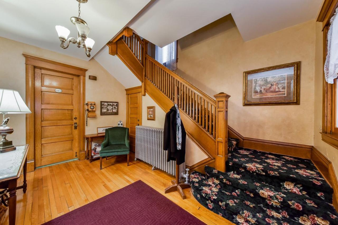 Harrison House Bed & Breakfast เนเปอร์วิลล์ ภายนอก รูปภาพ